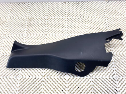 Kryt stĺpika lavice / sedačky ľavý zadný Lexus LBX (_AYH1_, _AYA1_) 2023 - 62552-52130