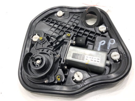 Doťahovanie dvere pravé predné Audi A7 Sportback (4GA, 4GF) 2010 - 2018 4G8837004