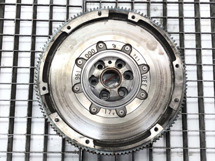 Koleso dvojhmotnostné Audi A3 Limousine (8VS, 8VM) 2013 - 2022 2294001360