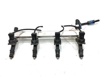 Vstrekovacia rampa Opel Corsa D (S07) 2006 - 2014 55562258