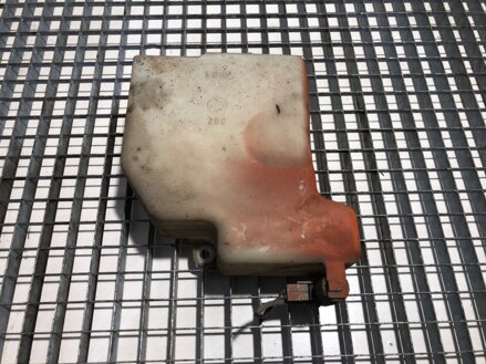 Nádržka ostrekovačov Star 1142