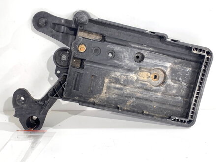 Základňa akumulátora VW Golf VII (5G1, BQ1, BE1, BE2) 2012 - 2022 5Q0915321G
