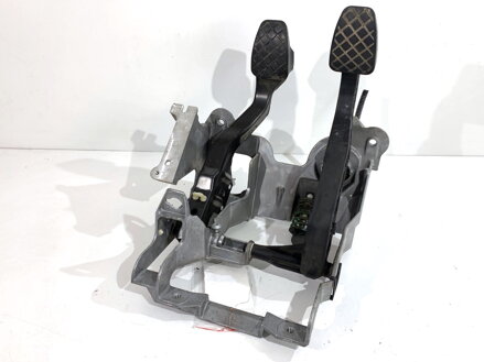 Pedále manuálna Audi A5 (8T3) 2007 - 2017 8K1721316A 8K1721117