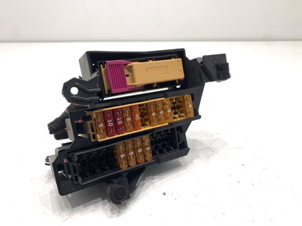 Poistková skrinka Audi A5 (8T3) 2007 - 2017 4F1941824