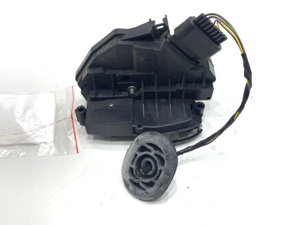 Zámok dverí pravý zadný Ford Fiesta VI (CB1, CCN) 2008 - 2022 8A6A-A26412- AG