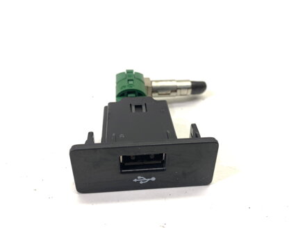 Zásuvka / uloženie USB Skoda Superb III Kombi (3V5) 2015 - 2022 3V0035727