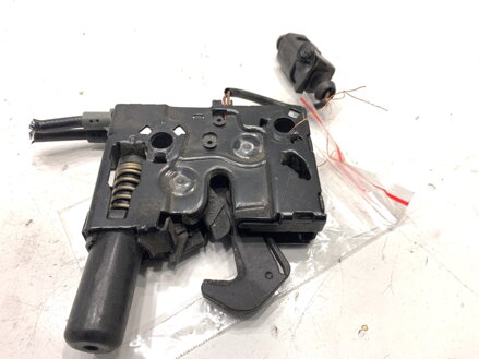 Zámok kapoty ľavý Skoda Superb III Kombi (3V5) 2015 - 2022 3V0823509B