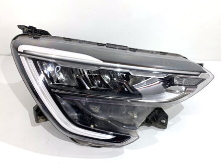 Svetlo pravé predné Renault Arkana I (LCM_) 2019 - 2022 260102483R