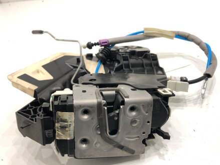 Zámok dverí ľavý zadný Mercedes-benz CLA Coupe (C117) 2013 - 2019 A0997305500