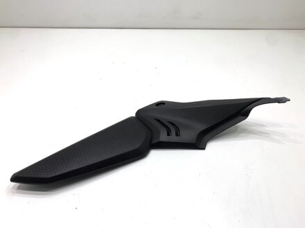 Deflektor kryt pravý Honda CB650RA 83511-MKY-D500