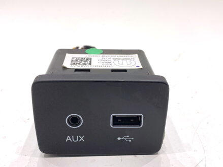 Zásuvka / uloženie USB Fiat Tipo Liftback (356_) 2016 - 2022 07356582810