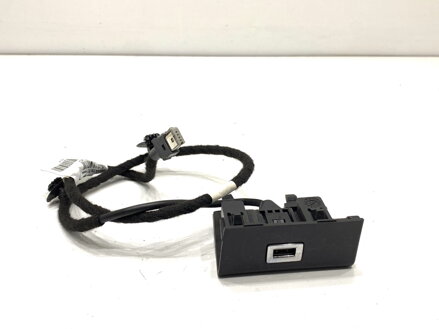 Zásuvka / uloženie USB Peugeot 308 SW II (LC_, LJ_, LR_, LX_, L4_) 2014 - 2021 9806048180