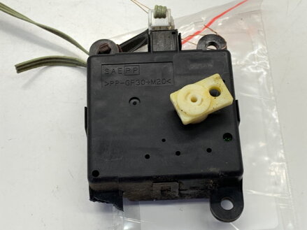 Motor radiátora kúrenia Nissan Qashqai / Qashqai + 2 I (J10, NJ10, JJ10E) 2006 - 2014 3K01030840