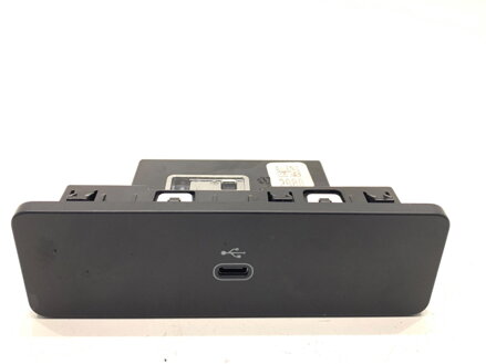 Zásuvka / uloženie USB Land Rover Range Rover Evoque (L551) 2018 - 2022 R8A2-19010-BB