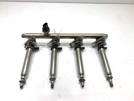 Vstrekovacia rampa S wtryskami Mercedes-benz CLA Coupe (C117) 2013 - 2019 A2780700687