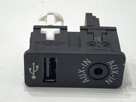 Zásuvka / uloženie USB BMW 3 Touring (F31) 2012 - 2019 9229246