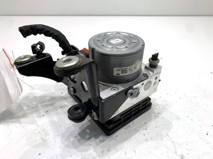 Čerpadlo Jaguar E-pace (X540) 2017 - 2022 K9C3-14F447-AD