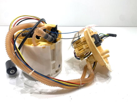 Palivové čerpadlo BMW 5 Touring (G31) 2017 - 2022 7476107