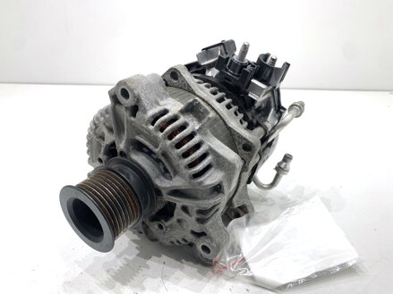 Alternátor BMW 5 (G30, F90) 2016 - 2022 8490538