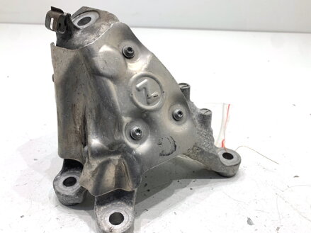 Držiak motora BMW 5 Touring (G31) 2017 - 2022 6870754