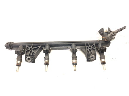 Vstrekovacia rampa S wtryskiwaczami Renault Grand Scénic III (JZ0/1_) 2009 - 2022 166000001R