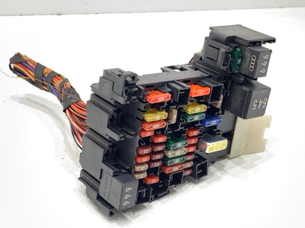 Poistková skrinka Skoda Superb III (3V3) 2015 - 2022 5Q0937615C