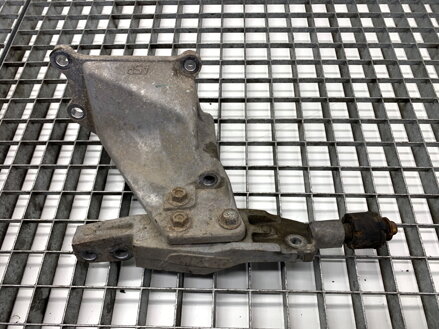 Držiak motora Infiniti Q50 2013 - 2022