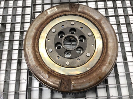 Koleso zotrvačníka BMW 2 Coupe (F22, F87) 2012 - 2022 2283829