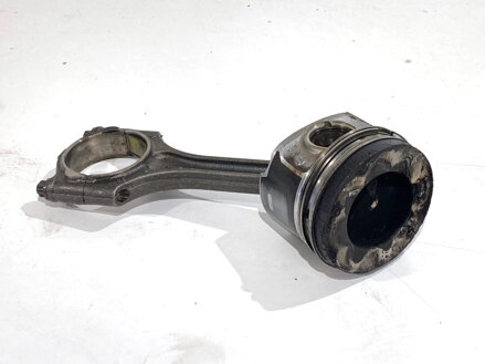 Piest S ojnicou Volvo V40 Liftback (525, 526) 2012 - 2022 82L187