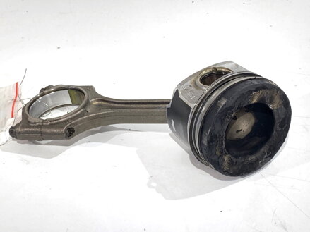 Piest S ojnicou Volvo V40 Liftback (525, 526) 2012 - 2022 82L187