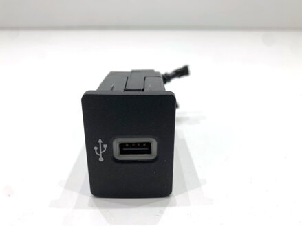 Zásuvka / uloženie USB Ford Focus IV Turnier (HP) 2018 - 2022 HS7T-14F014-AD