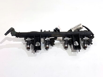 Vstrekovacia rampa Renault Clio III (BR0/1, CR0/1) 2005 - 2014 8200286064
