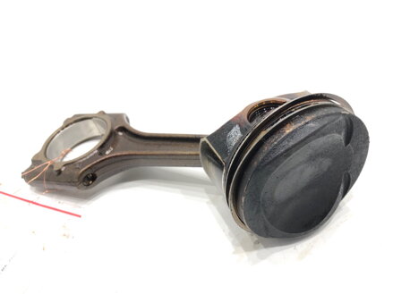 Piest S ojnicou VW Passat B7 Variant (365) 2010 - 2015 06LD