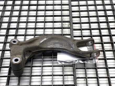 Rameno uchytenie tlmiča pravé Audi A4 B9 (8W2, 8WC) 2015 - 2022 8W0413038