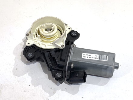 Motor dociągu dvere pravé zadné Audi A8 D4 (4H2, 4H8, 4HC, 4HL) 2009 - 2018 4F0837060