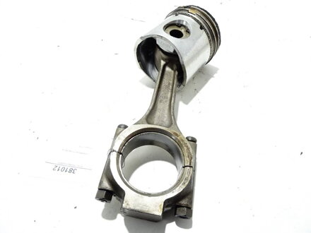 Piest S ojnicou Kawasaki GTR