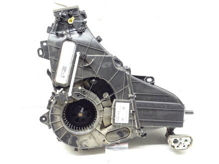 Radiátor kúrenia kombajn zadný VW Touareg (7P5, 7P6) 2010 - 2018 7P6820003C