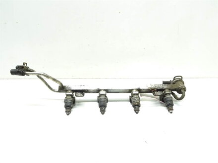 Vstrekovacia rampa vstrekovače Audi A3 (8L1) 1996 - 2006 06A906031A