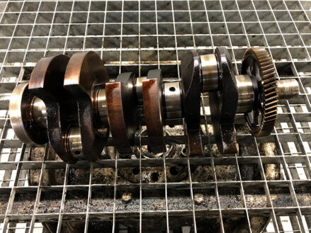 Hriadeľ kľukový VW Polo (9N_, 9A_) 2001 - 2014 03DD