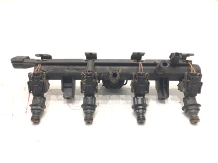 Vstrekovacia rampa VW Polo (6N2) 1999 - 2001 030906031J