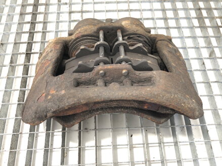 Brzdový strmeň ľavý predný Iveco A80D003V