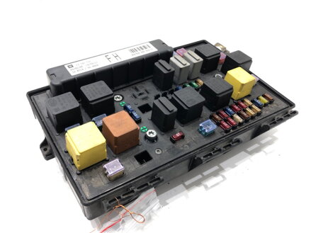 Poistková skrinka Opel Astra H GTC (A04) 2005 - 2010 13191131