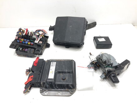 Sada štartovací spínacia skrinka počítač BSI poistková skrinka Mitsubishi Outlander II (CW_W) 2006 - 2012 1860B810