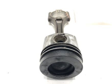 Piest S ojnicou Seat Leon (5F1) 2012 - 2022 CLH