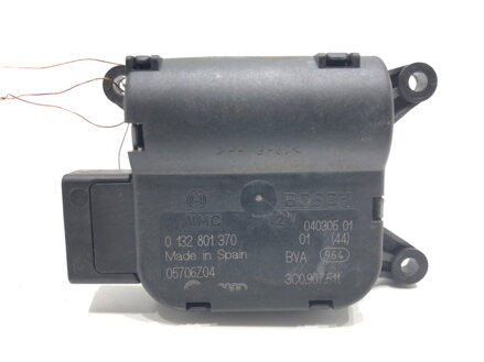 Motor radiátora kúrenia VW Passat B6 (3C2) 2005 - 2010 0132801370