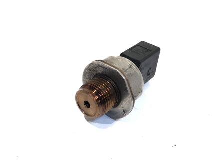 Snímač tlaku paliva Skoda Octavia III (5E3, NL3, NR3) 2012 - 2022 04L906054