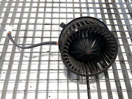 Ventilátor kúrenia VW Transporter IV Autobus ( 70B , 70C , 7DB , 7DK , 70J , 70K , 7DC , 7 1990 - 2004 701819021B
