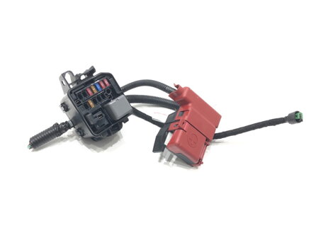 PÓL / svorka (BATÉRIE) plus Toyota Corolla Liftback (_E21_) 2018 - 2022 82817-1AB10