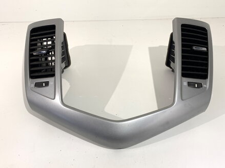 Mriežka ventilácie predná Chevrolet Cruze (J300) 2009 - 2022 94567907