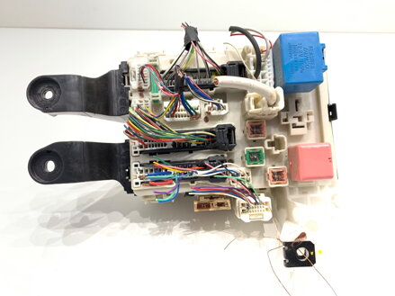 Poistková skrinka Toyota Avensis Kombi (_T27_) 2009 - 2018 82730-05140